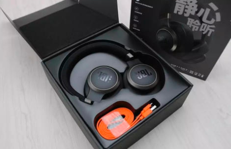 JBL LIVE 650BT耳机值得买吗？