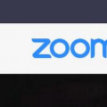 Zoom的第一款硬件设备是27英寸平板电脑带有3个摄像头和8个麦克风