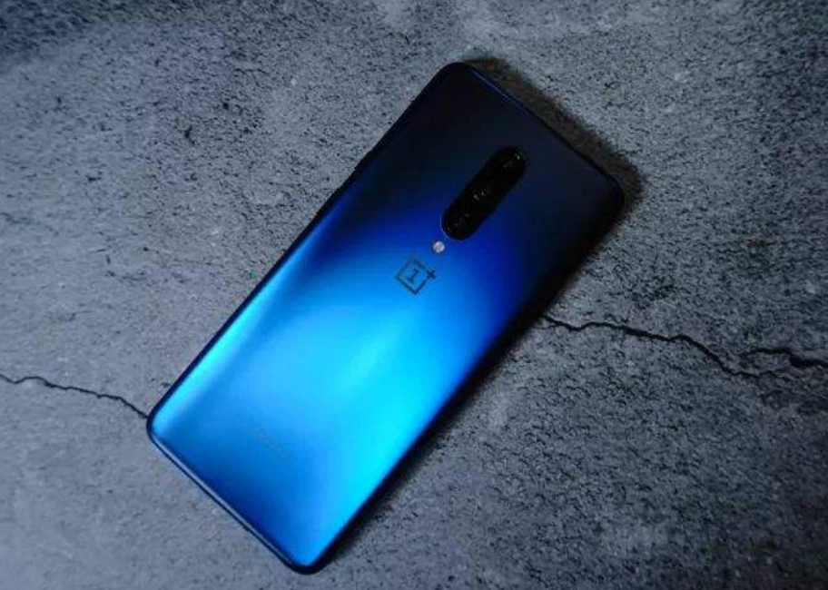 泄漏的OnePlus 8 Pro实时照片显示了四后置摄像头