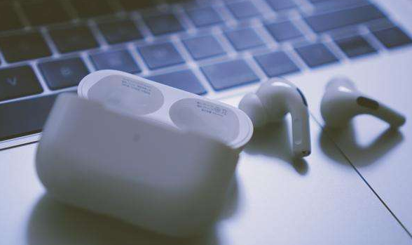 苹果的AirPods Studio耳机可能带有头颈部检测，均衡器设置