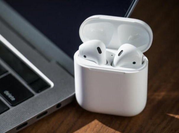 苹果的耳挂式耳机可能称为AirPods Studio