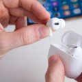 前沿数码资讯：苹果的耳挂式耳机可能称为AirPodsStudio