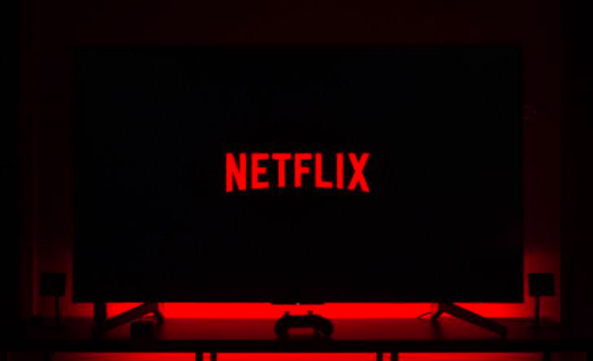 Netflix当前在iOS上支持纯音频背景播放，此功能也可能适用于Android手机