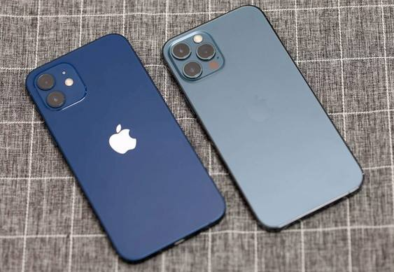 大量用户报告称，iPhone 12智能手机的电池电量大量消耗