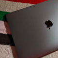 前沿数码资讯：苹果可能会在未来的MacBook上取消键盘保护