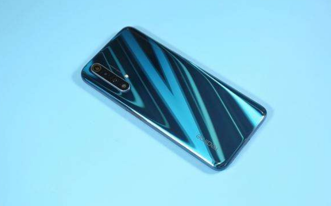 ​Realme X50 Pro 5G配备65W SuperDart Charge技术与双打孔相机  