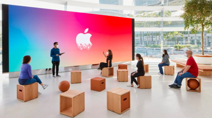 苹果分享了世界上第一家浮动苹果商店Apple Marina Bay Sands的照片