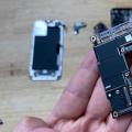 前沿数码资讯：iPhone12ProMax拆解显示电池尺寸奇怪的变化