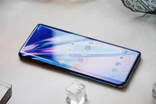 泄漏的OnePlus 8 Pro印刷机渲染图显示群青蓝色