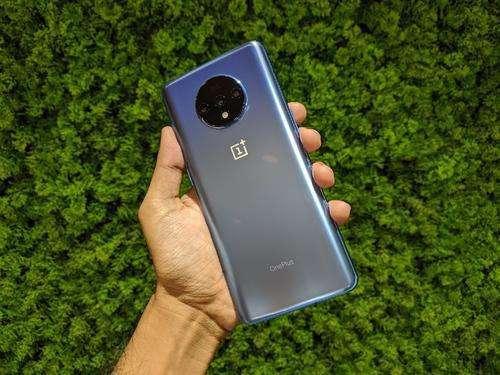 泄漏的OnePlus 8 Pro印刷机渲染图显示群青蓝色