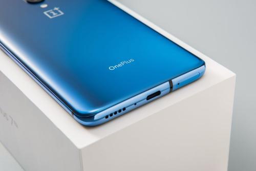 泄漏的OnePlus 8 Pro印刷机渲染图显示群青蓝色