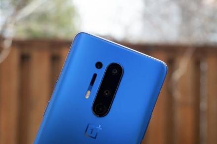 OnePlus的新型30W无线充电器起价为70美元