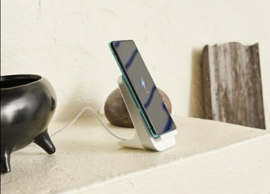 OnePlus的新型30W无线充电器起价为70美元