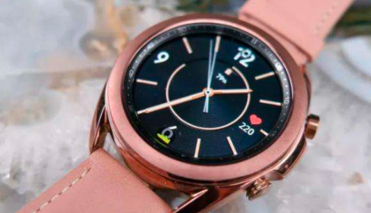 新款三星智能手表Galaxy Watch 3配备了集成的身体性能评估系统和更复杂的设计
