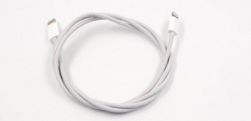 苹果可能会在iPhone 12上发布新的编织USB-C至Lightning电缆