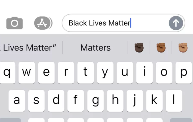 如果您输入“ Black  Lives  Matter”或“ BLM”，iOS键盘现在会提示Black  Fist表情符号