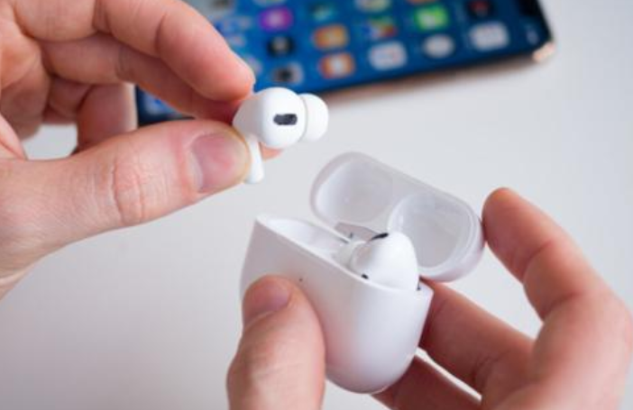 苹果的耳挂式耳机可能称为AirPods  Studio