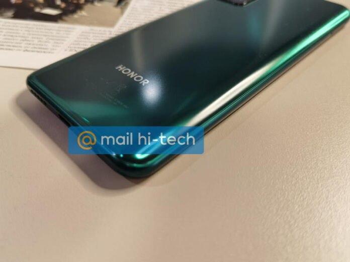 神秘荣耀DNN-NX9智能手机出现在实时镜头中
