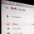 如何在Gmail中暂停邮件
