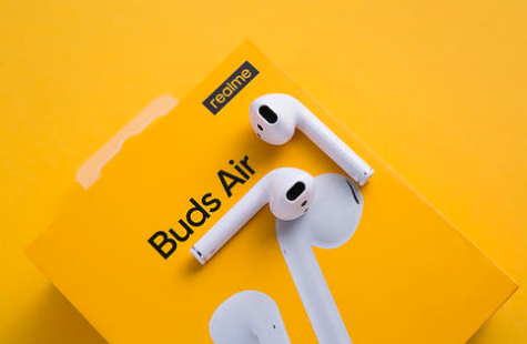 介绍Realme  Buds  Air  Pro充电盒设计