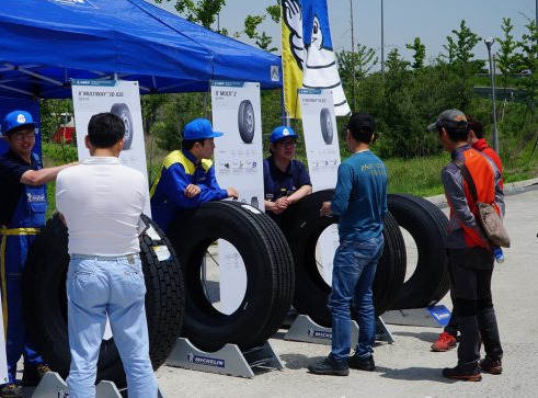 美国雪佛林韩国高速公路服务区进行 安全检查服务