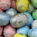 布里斯托大学的工作人员已开始每年收集巧克力蛋